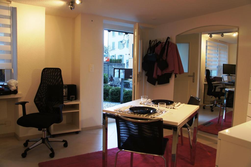 Studio-Appartment Horgen Quarto foto