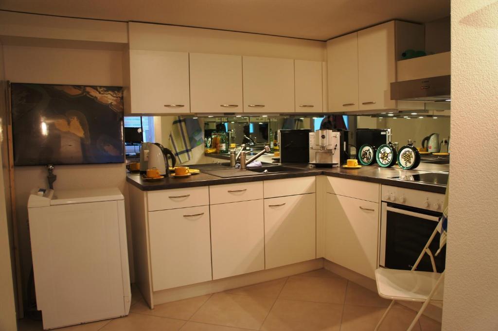 Studio-Appartment Horgen Quarto foto