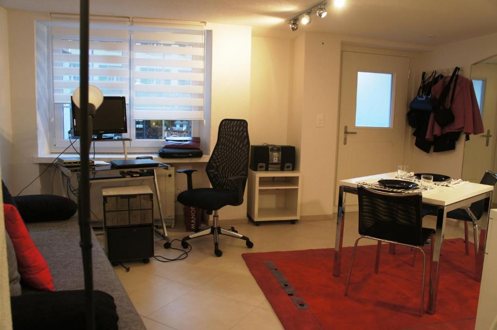 Studio-Appartment Horgen Quarto foto